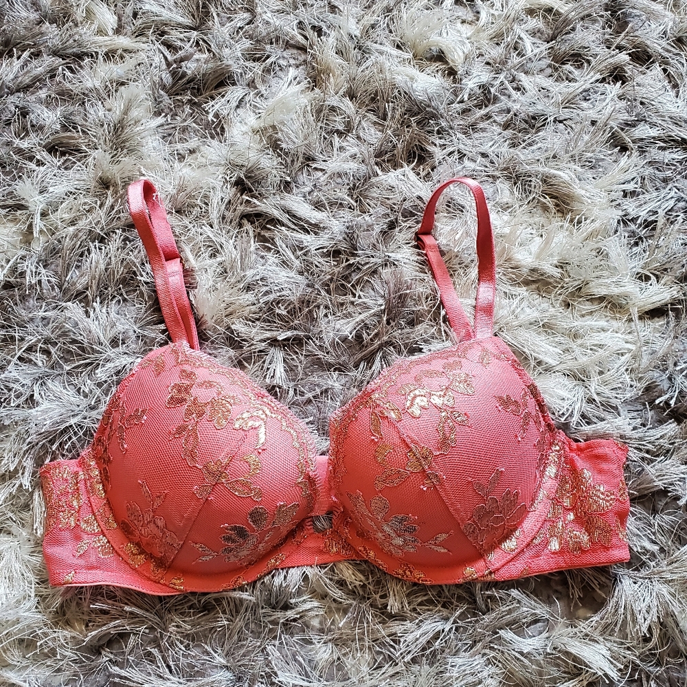 Victoria's Secret Lace Push Up Bra (32B)